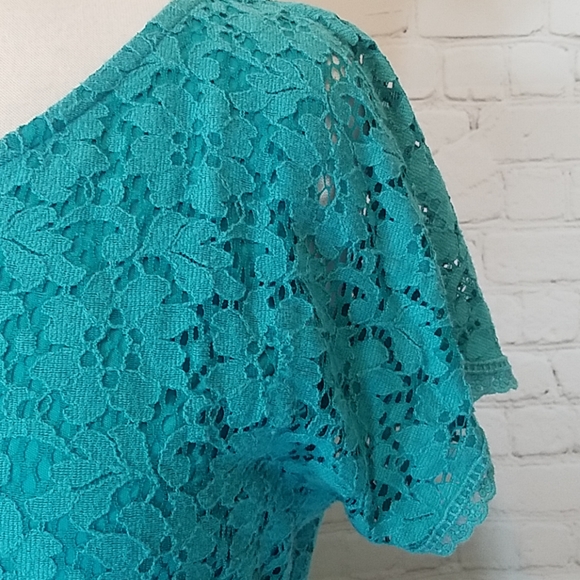 Lush turquoise lace dress - Picture 2 of 7